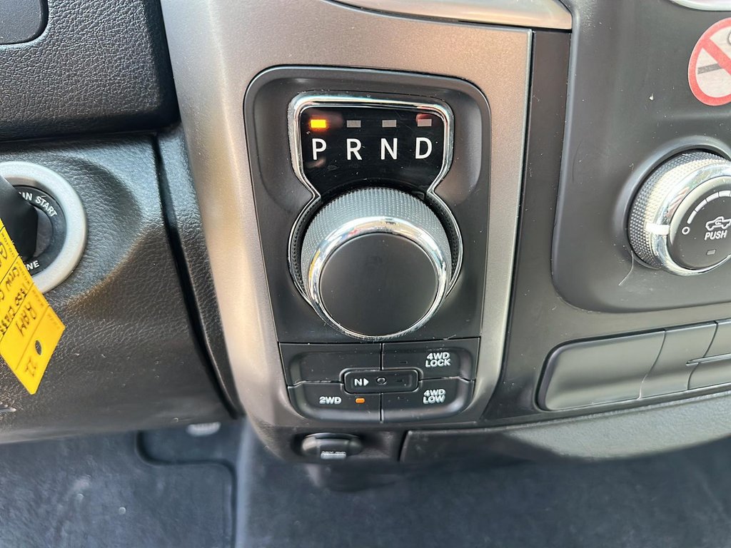 2022 Ram RAM 1500 Classic Crew Cab 4x4 (DS) SLT (140.5 WB 5'7 Box) SWB in Stratford, Ontario - 13 - w1024h768px