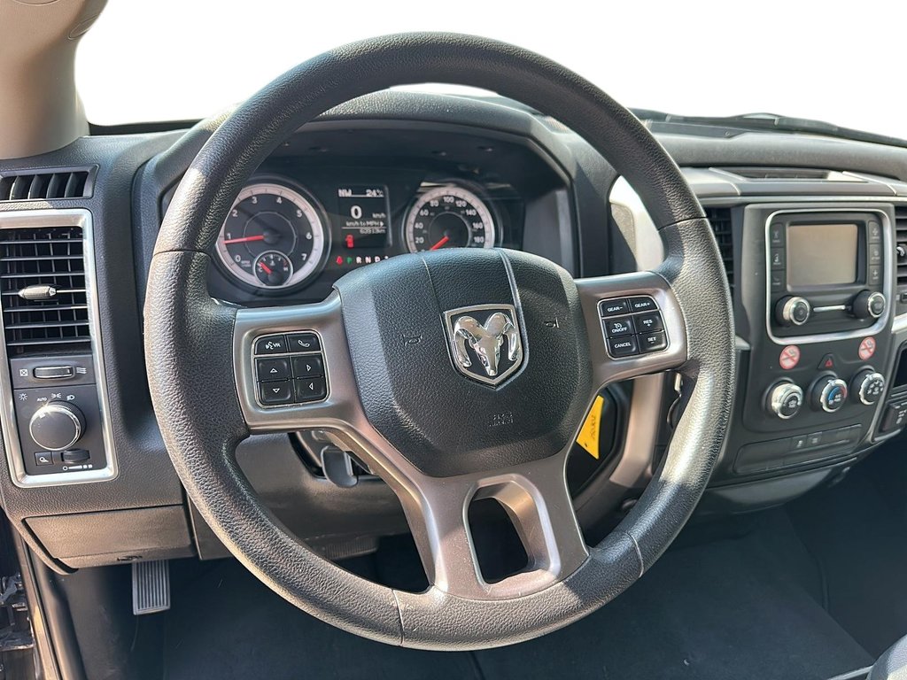 2022 Ram RAM 1500 Classic Crew Cab 4x4 (DS) SLT (140.5 WB 5'7 Box) SWB in Stratford, Ontario - 10 - w1024h768px