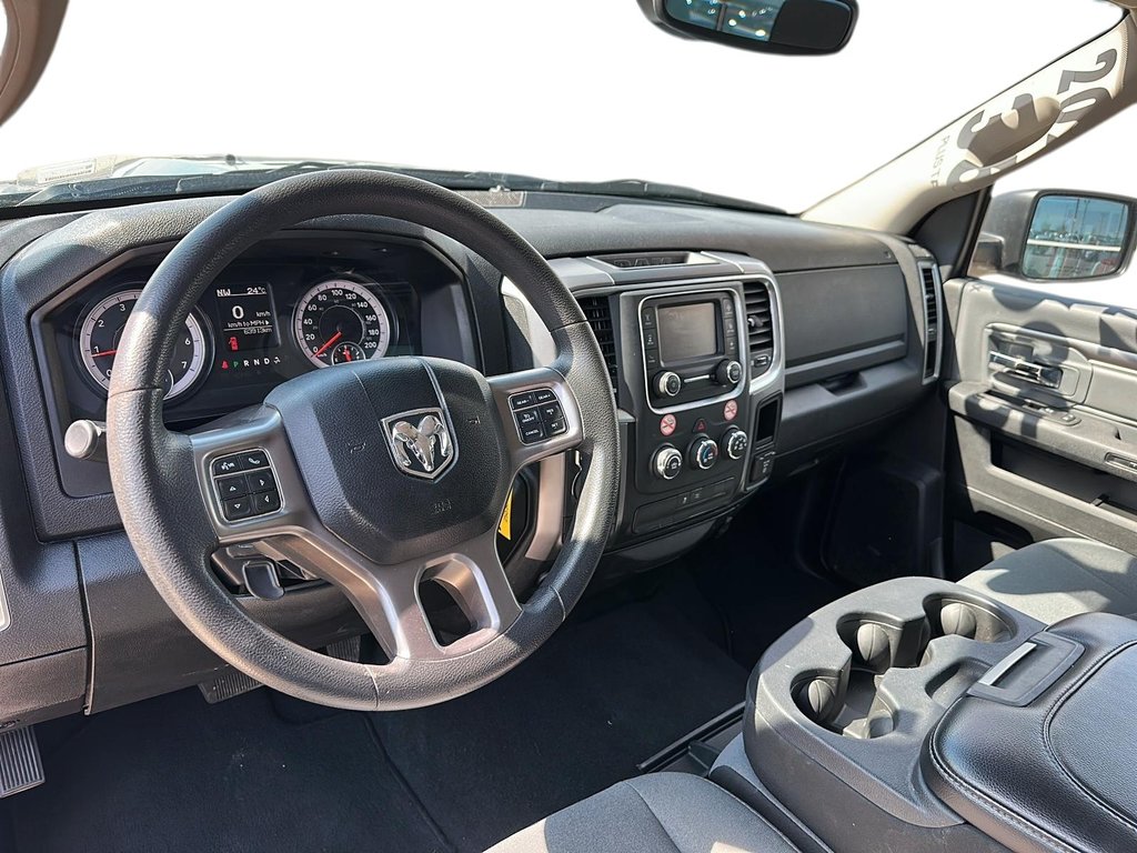 2022 Ram RAM 1500 Classic Crew Cab 4x4 (DS) SLT (140.5 WB 5'7 Box) SWB in Stratford, Ontario - 8 - w1024h768px
