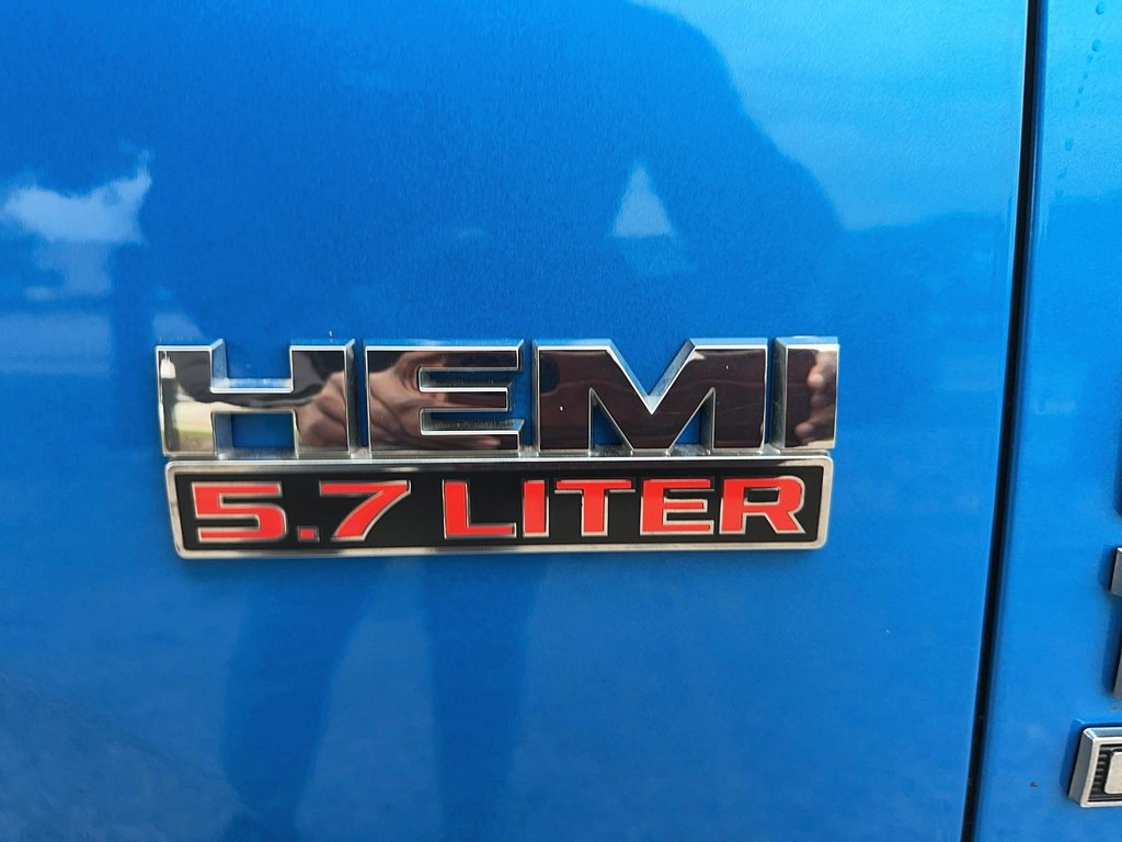 2022 Ram RAM 1500 Classic Crew Cab 4x4 (DS) SLT (140.5 WB 5'7 Box) SWB in Stratford, Ontario - 8 - w1024h768px
