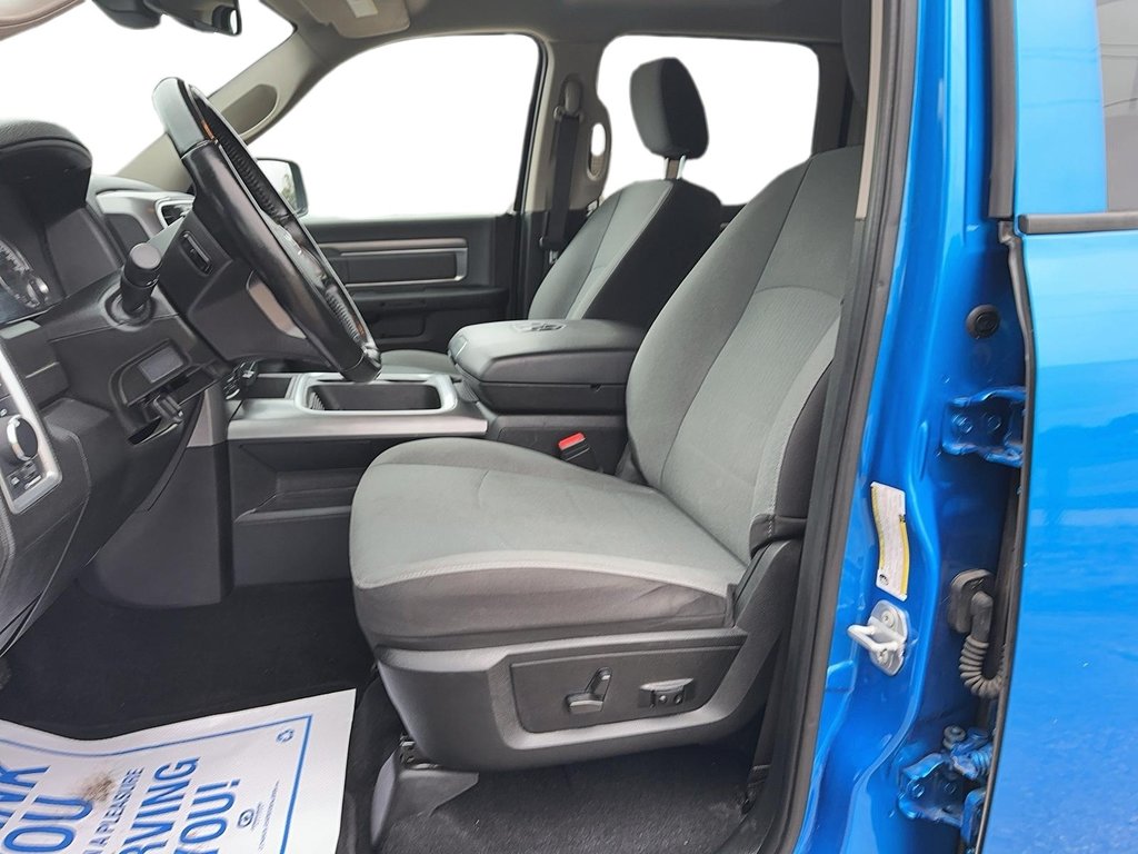 2022 Ram RAM 1500 Classic Crew Cab 4x4 (DS) SLT (140.5 WB 5'7 Box) SWB in Stratford, Ontario - 10 - w1024h768px