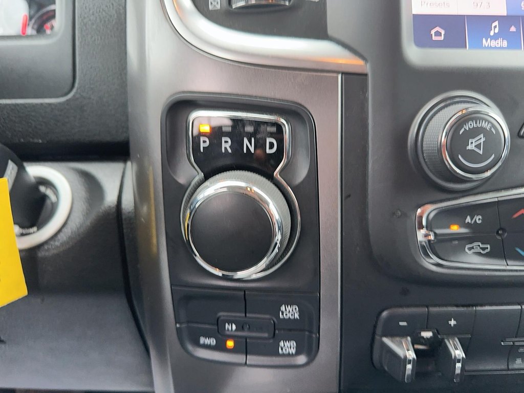 2022 Ram RAM 1500 Classic Crew Cab 4x4 (DS) SLT (140.5 WB 5'7 Box) SWB in Stratford, Ontario - 15 - w1024h768px