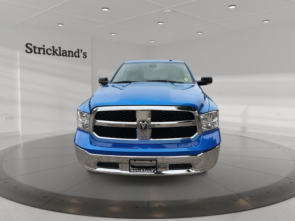 2022 Ram RAM 1500 Classic Crew Cab 4x4 (DS) SLT (140.5 WB 5'7 Box) SWB in Stratford, Ontario - 2 - w1024h768px