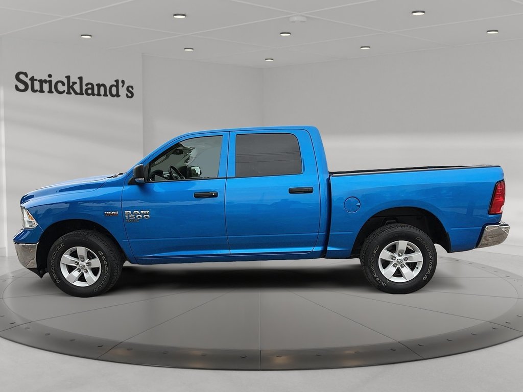 2022 Ram RAM 1500 Classic Crew Cab 4x4 (DS) SLT (140.5 WB 5'7 Box) SWB in Stratford, Ontario - 4 - w1024h768px
