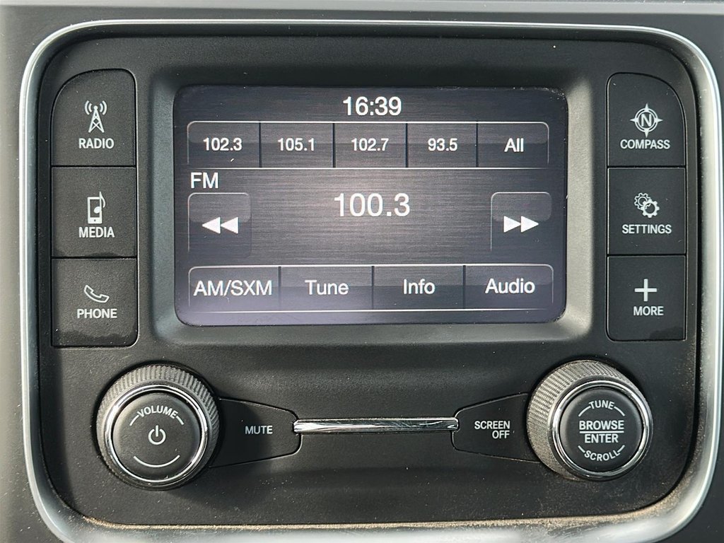 2022 Ram RAM 1500 Classic Crew Cab 4x4 (DS) SLT (140.5 WB 5'7 Box) SWB in Stratford, Ontario - 17 - w1024h768px