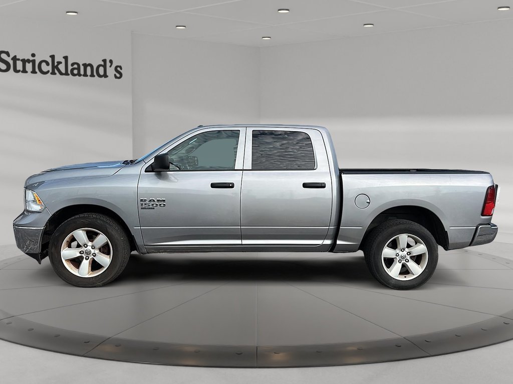 2022 Ram RAM 1500 Classic Crew Cab 4x4 (DS) SLT (140.5 WB 5'7 Box) SWB in Stratford, Ontario - 5 - w1024h768px