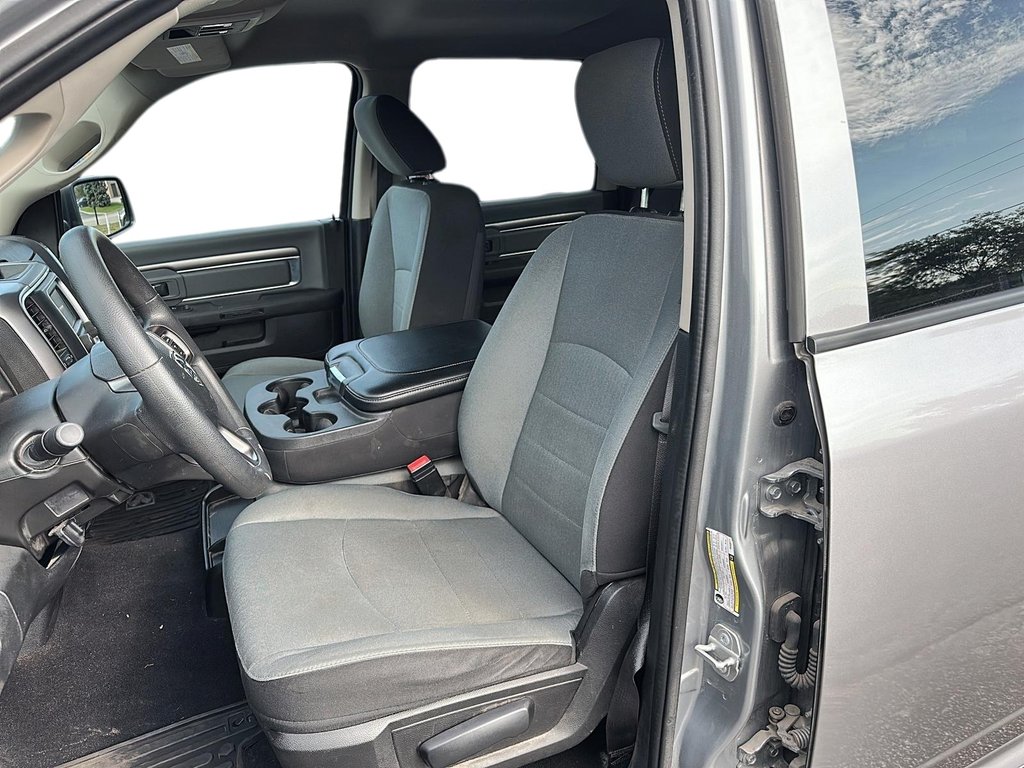 2022 Ram RAM 1500 Classic Crew Cab 4x4 (DS) SLT (140.5 WB 5'7 Box) SWB in Stratford, Ontario - 7 - w1024h768px