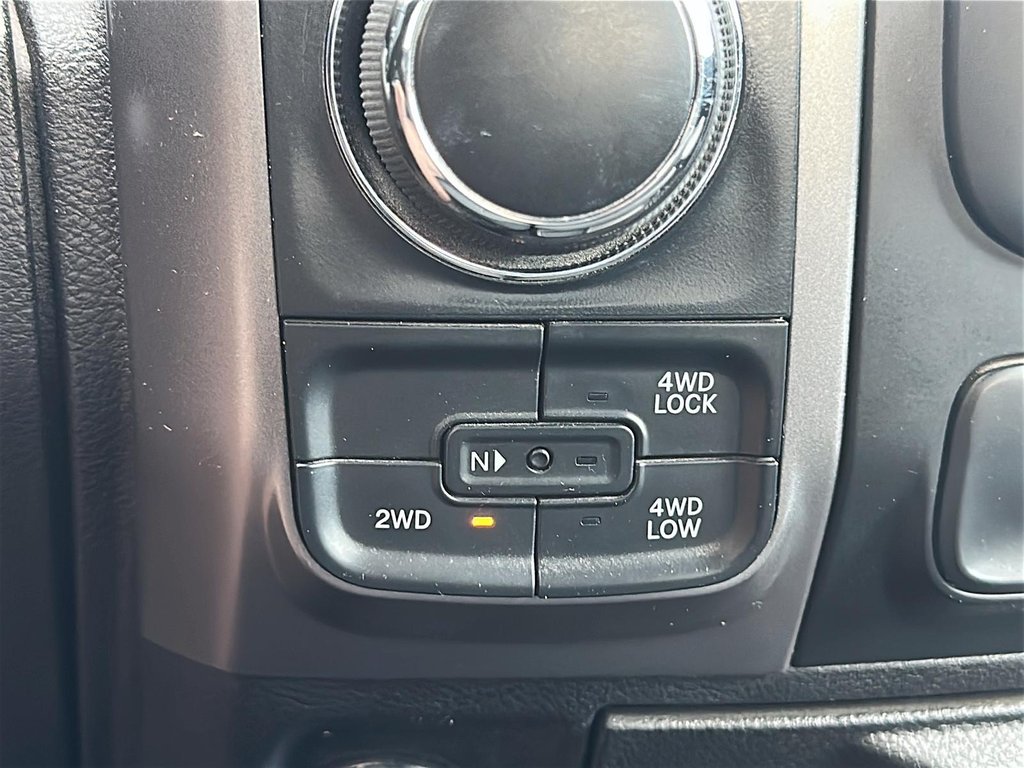 2022 Ram RAM 1500 Classic Crew Cab 4x4 (DS) SLT (140.5 WB 5'7 Box) SWB in Stratford, Ontario - 14 - w1024h768px