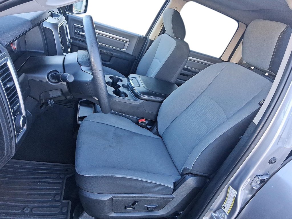 2022 Ram RAM 1500 Classic Crew Cab 4x4 (DS) SLT (140.5 WB 5'7 Box) SWB in Stratford, Ontario - 10 - w1024h768px