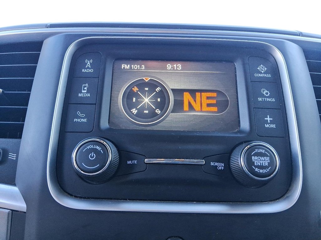 2022 Ram RAM 1500 Classic Crew Cab 4x4 (DS) SLT (140.5 WB 5'7 Box) SWB in Stratford, Ontario - 20 - w1024h768px