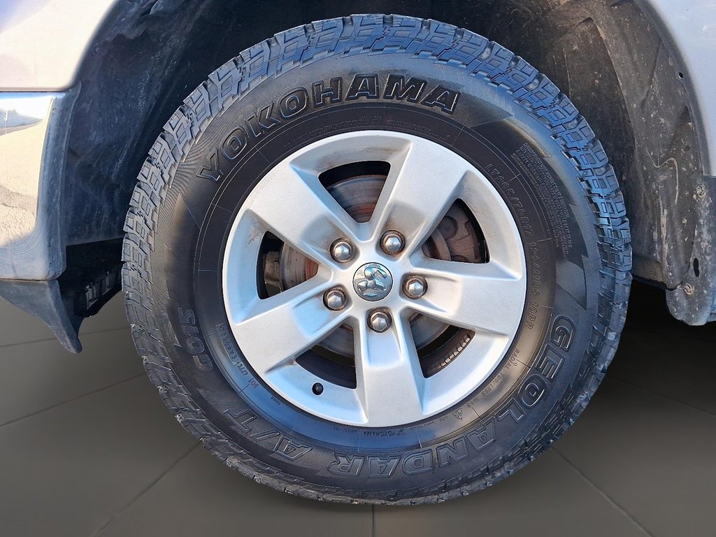 2022 Ram RAM 1500 Classic Crew Cab 4x4 (DS) SLT (140.5 WB 5'7 Box) SWB in Stratford, Ontario - 7 - w1024h768px