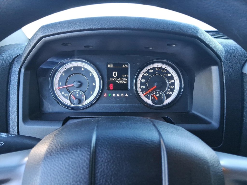 2022 Ram RAM 1500 Classic Crew Cab 4x4 (DS) SLT (140.5 WB 5'7 Box) SWB in Stratford, Ontario - 15 - w1024h768px