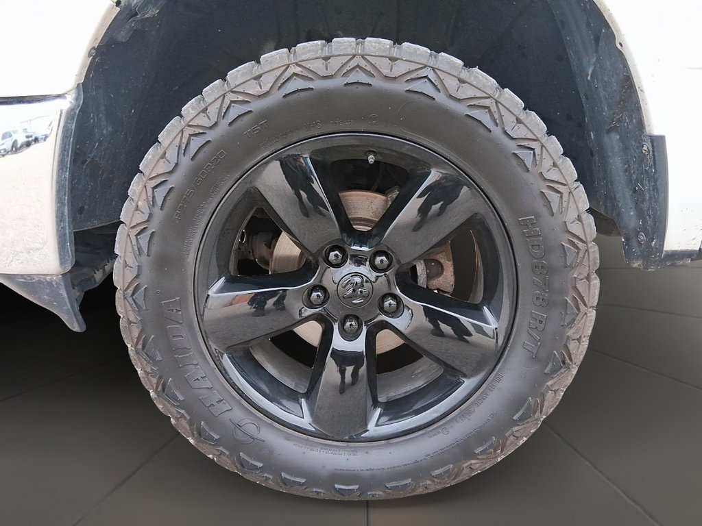 2022 Ram RAM 1500 Classic Crew Cab 4x4 (DS) SLT (140.5 WB 5'7 Box) SWB in Stratford, Ontario - 7 - w1024h768px