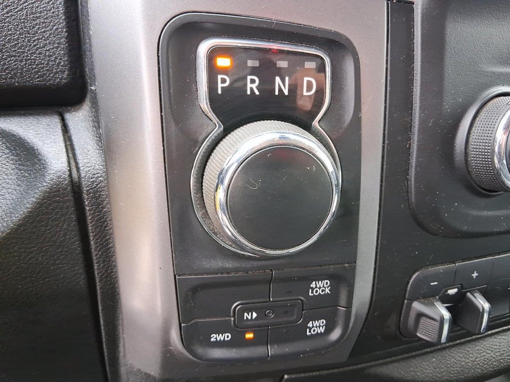2022 Ram RAM 1500 Classic Crew Cab 4x4 (DS) SLT (140.5 WB 5'7 Box) SWB in Stratford, Ontario - 17 - w1024h768px