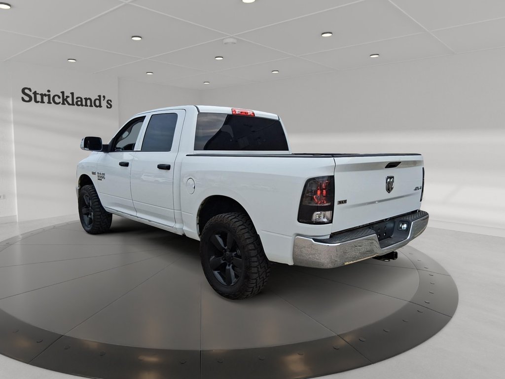 2022 Ram RAM 1500 Classic Crew Cab 4x4 (DS) SLT (140.5 WB 5'7 Box) SWB in Stratford, Ontario - 4 - w1024h768px