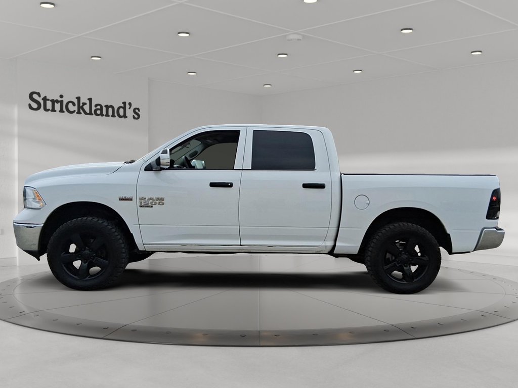 2022 Ram RAM 1500 Classic Crew Cab 4x4 (DS) SLT (140.5 WB 5'7 Box) SWB in Stratford, Ontario - 3 - w1024h768px