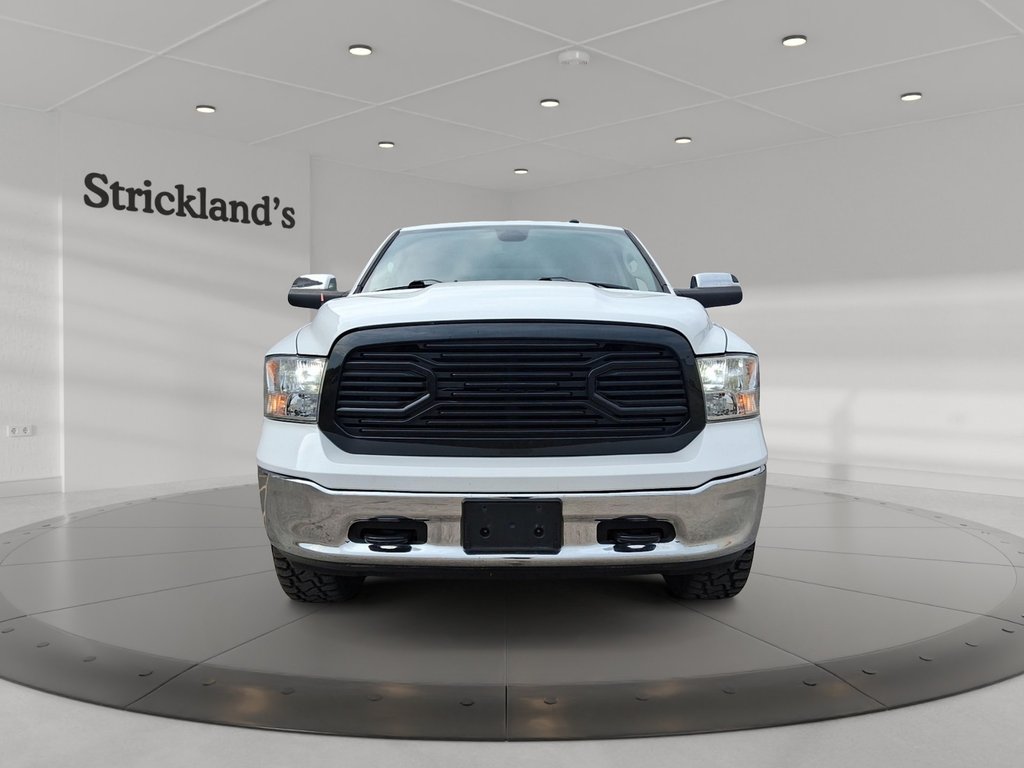 2022 Ram RAM 1500 Classic Crew Cab 4x4 (DS) SLT (140.5 WB 5'7 Box) SWB in Stratford, Ontario - 2 - w1024h768px
