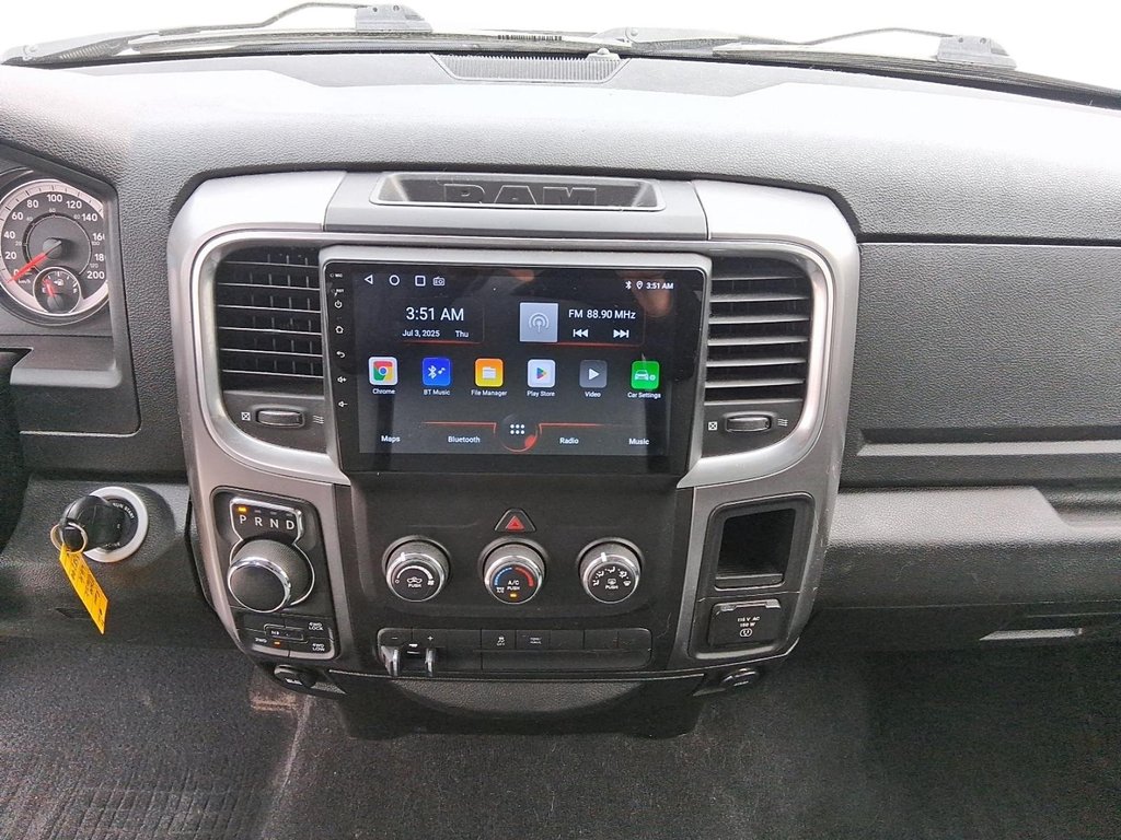 2022 Ram RAM 1500 Classic Crew Cab 4x4 (DS) SLT (140.5 WB 5'7 Box) SWB in Stratford, Ontario - 16 - w1024h768px