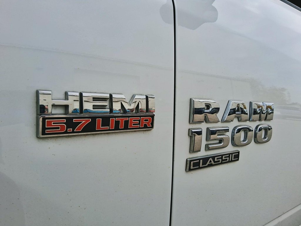 2022 Ram RAM 1500 Classic Crew Cab 4x4 (DS) SLT (140.5 WB 5'7 Box) SWB in Stratford, Ontario - 6 - w1024h768px