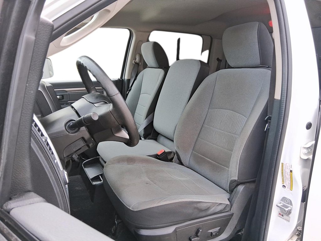 2022 Ram RAM 1500 Classic Crew Cab 4x4 (DS) SLT (140.5 WB 5'7 Box) SWB in Stratford, Ontario - 8 - w1024h768px