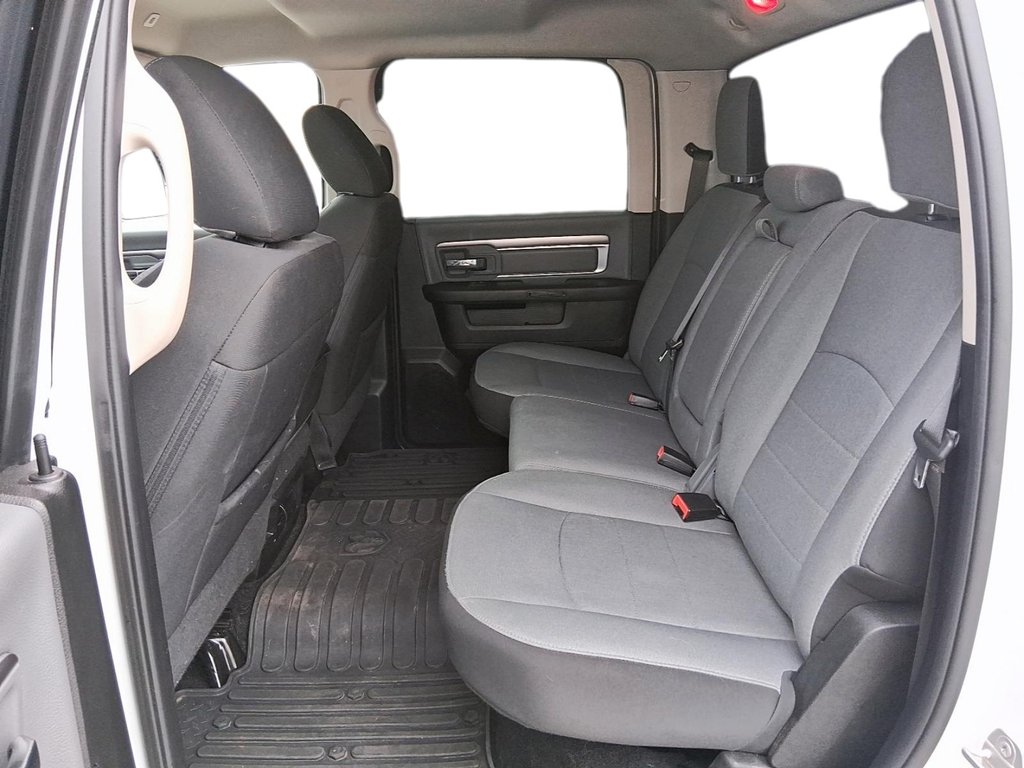 2022 Ram RAM 1500 Classic Crew Cab 4x4 (DS) SLT (140.5 WB 5'7 Box) SWB in Stratford, Ontario - 10 - w1024h768px