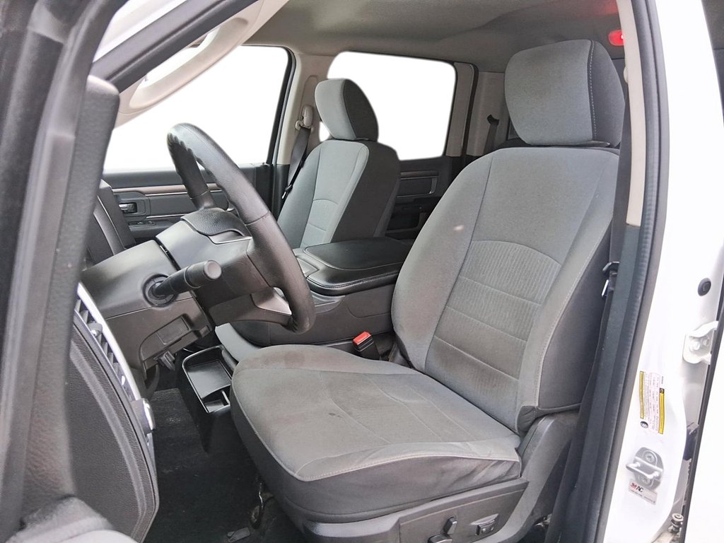 2022 Ram RAM 1500 Classic Crew Cab 4x4 (DS) SLT (140.5 WB 5'7 Box) SWB in Stratford, Ontario - 9 - w1024h768px