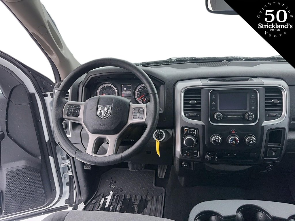 2023 Ram RAM 1500 Classic Crew Cab 4x4 (DS) SLT (140.5 WB 5'7 Box) SWB in Stratford, Ontario - 8 - w1024h768px