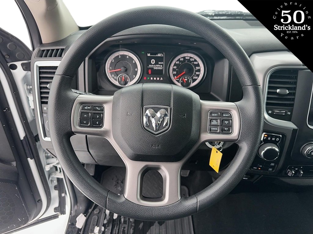 2023 Ram RAM 1500 Classic Crew Cab 4x4 (DS) SLT (140.5 WB 5'7 Box) SWB in Stratford, Ontario - 10 - w1024h768px