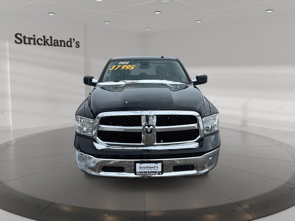 2023 Ram RAM 1500 Classic Crew Cab 4x4 (DS) SLT (140.5 WB 5'7 Box) SWB in Stratford, Ontario - 2 - w1024h768px