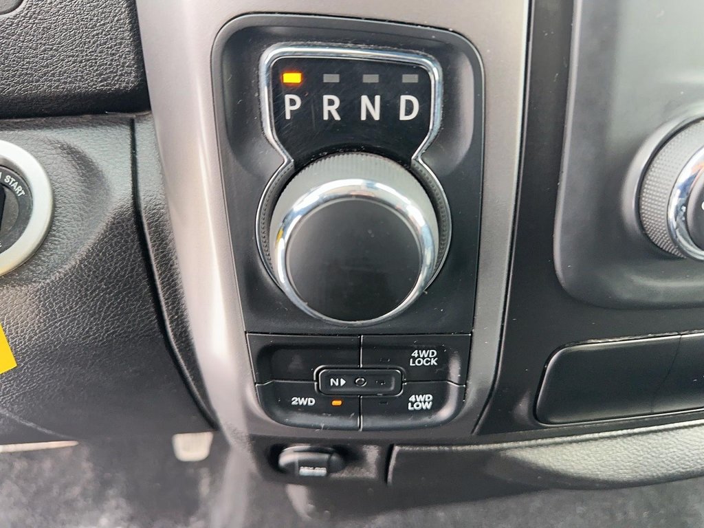 2023 Ram RAM 1500 Classic Crew Cab 4x4 (DS) SLT (140.5 WB 5'7 Box) SWB in Stratford, Ontario - 14 - w1024h768px