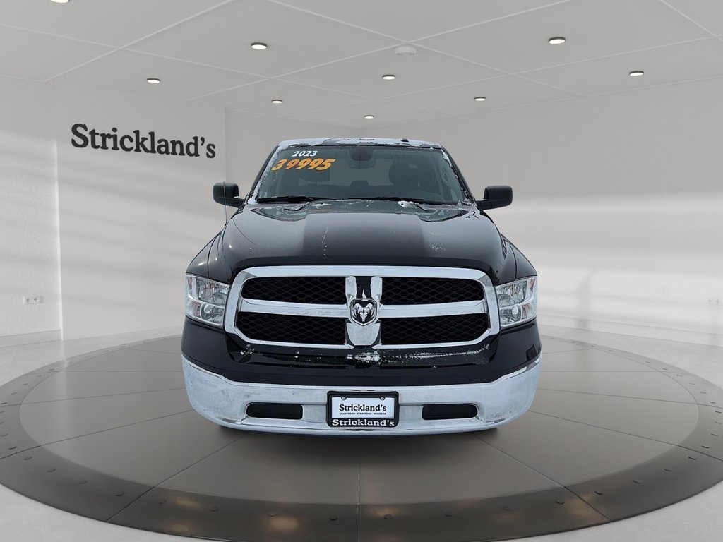 2023 Ram RAM 1500 Classic Crew Cab 4x4 (DS) SLT (140.5 WB 5'7 Box) SWB in Stratford, Ontario - 2 - w1024h768px