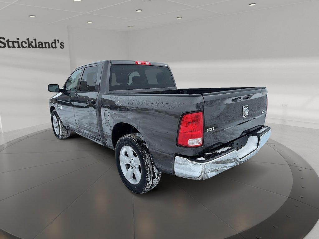 2023 Ram RAM 1500 Classic Crew Cab 4x4 (DS) SLT (140.5 WB 5'7 Box) SWB in Stratford, Ontario - 4 - w1024h768px