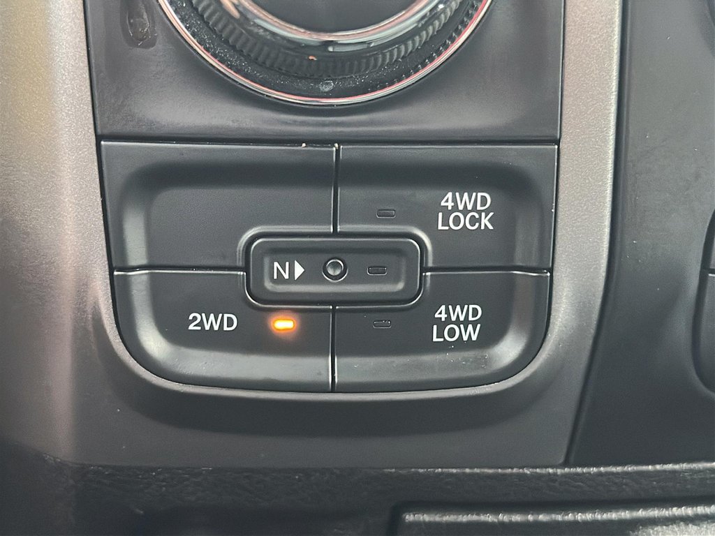 2023 Ram RAM 1500 Classic Crew Cab 4x4 (DS) SLT (140.5 WB 5'7 Box) SWB in Stratford, Ontario - 15 - w1024h768px