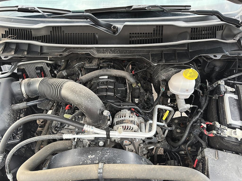 2023 Ram RAM 1500 Classic Crew Cab 4x4 (DS) SLT (140.5 WB 5'7 Box) SWB in Stratford, Ontario - 7 - w1024h768px