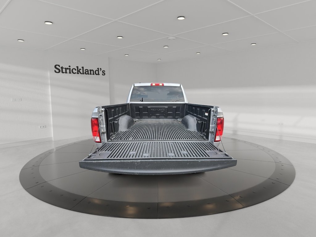 2023 Ram RAM 1500 Classic Crew Cab 4x4 (DS) SLT (140.5 WB 5'7 Box) SWB in Stratford, Ontario - 17 - w1024h768px