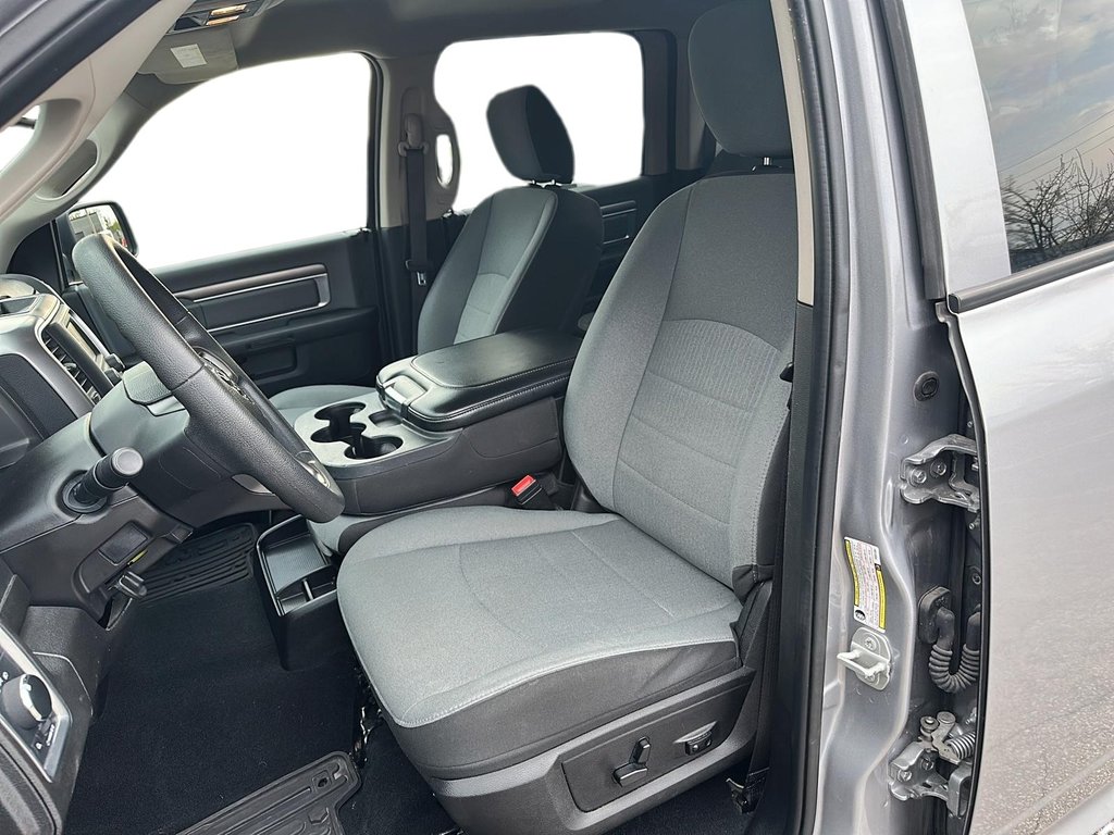 2023 Ram RAM 1500 Classic Crew Cab 4x4 (DS) SLT (140.5 WB 5'7 Box) SWB in Stratford, Ontario - 8 - w1024h768px