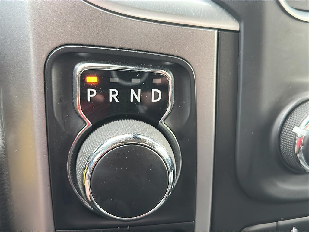 2023 Ram RAM 1500 Classic Crew Cab 4x4 (DS) SLT (140.5 WB 5'7 Box) SWB in Stratford, Ontario - 14 - w1024h768px
