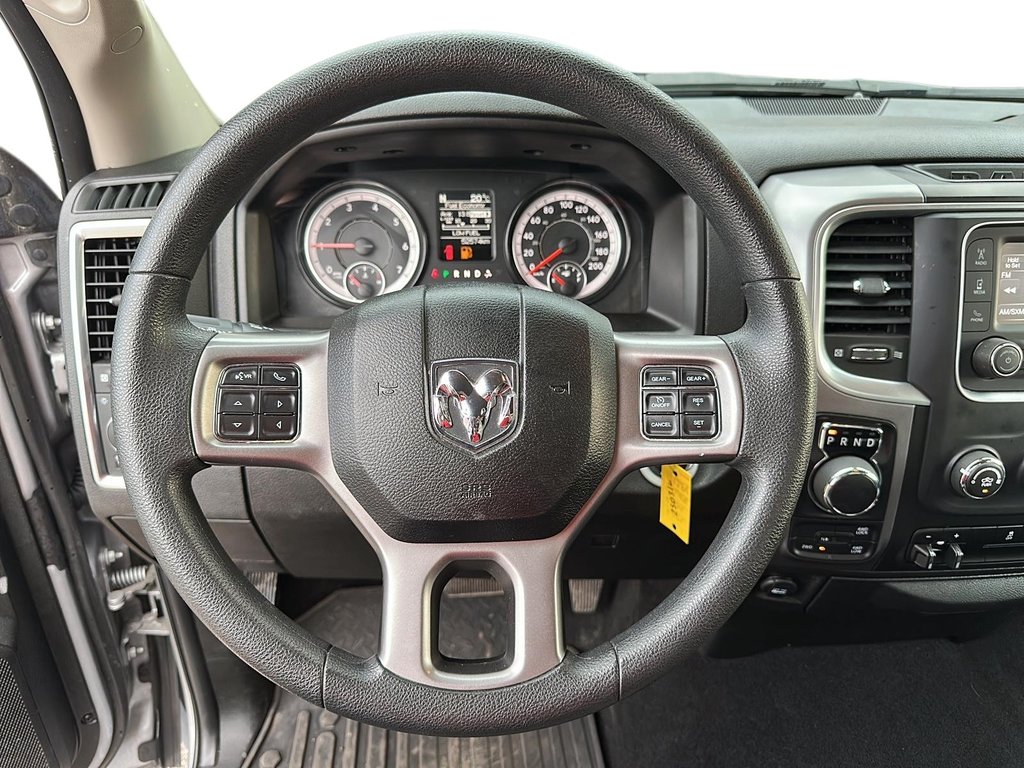 2023 Ram RAM 1500 Classic Crew Cab 4x4 (DS) SLT (140.5 WB 5'7 Box) SWB in Stratford, Ontario - 11 - w1024h768px