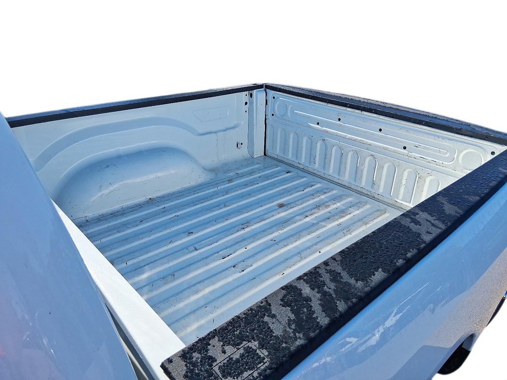 2023 Ram RAM 1500 Classic Crew Cab 4x4 (DS) SLT (140.5 WB 5'7 Box) SWB in Stratford, Ontario - 15 - w1024h768px
