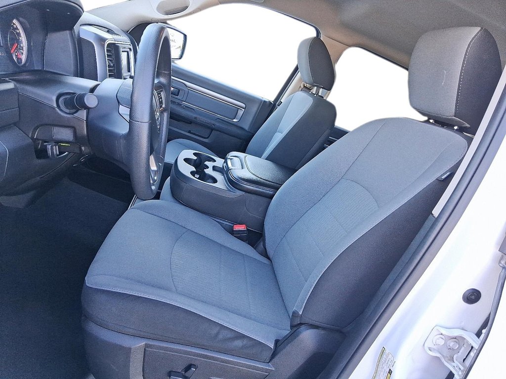 2023 Ram RAM 1500 Classic Crew Cab 4x4 (DS) SLT (140.5 WB 5'7 Box) SWB in Stratford, Ontario - 8 - w1024h768px