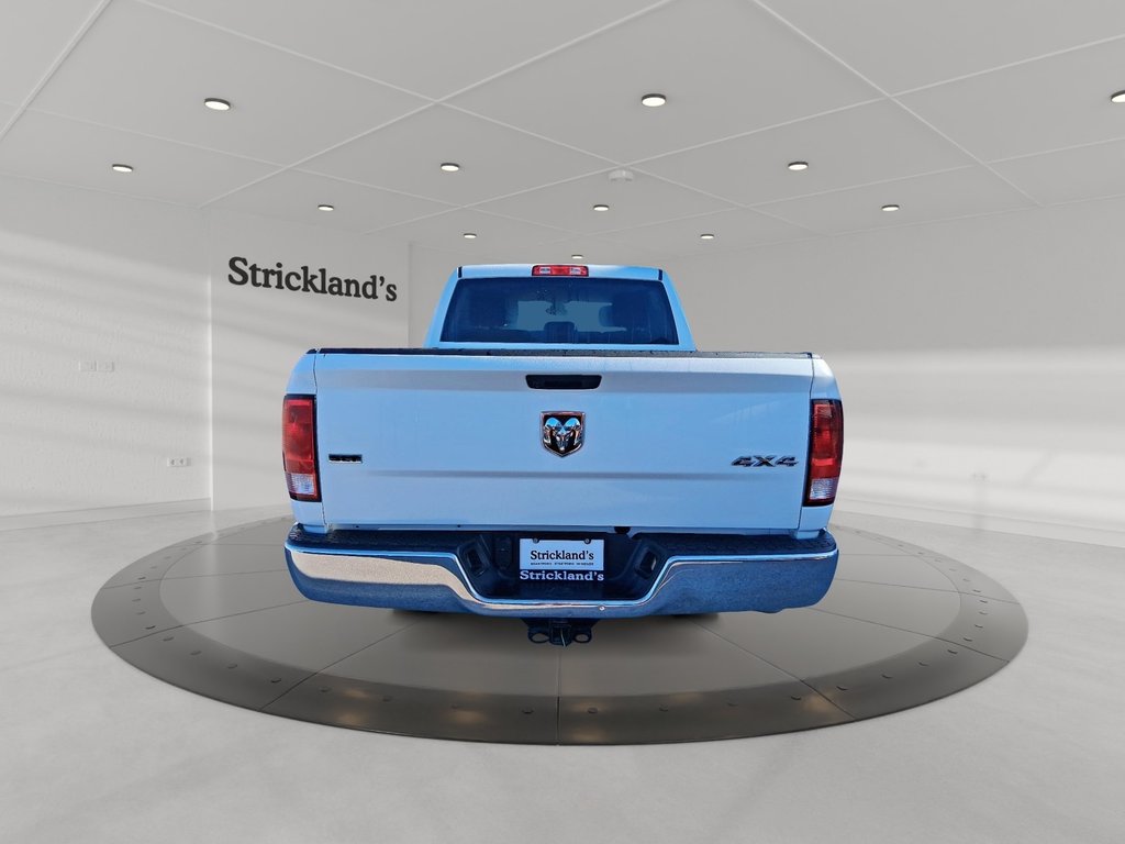 2023 Ram RAM 1500 Classic Crew Cab 4x4 (DS) SLT (140.5 WB 5'7 Box) SWB in Stratford, Ontario - 3 - w1024h768px