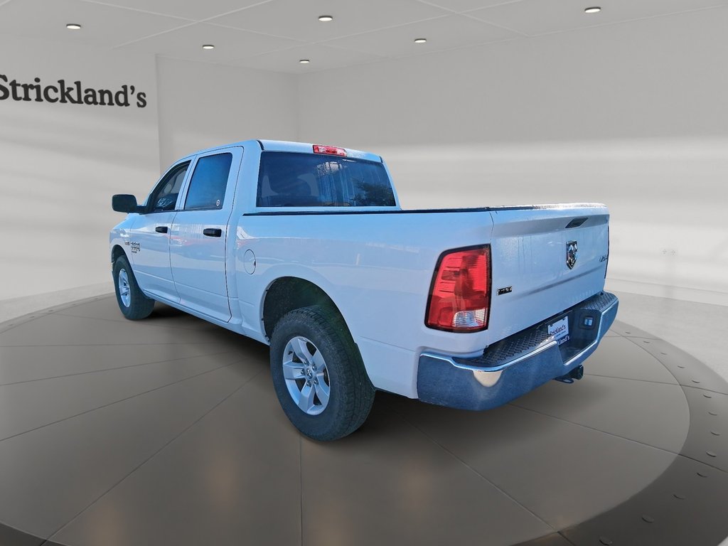2023 Ram RAM 1500 Classic Crew Cab 4x4 (DS) SLT (140.5 WB 5'7 Box) SWB in Stratford, Ontario - 4 - w1024h768px