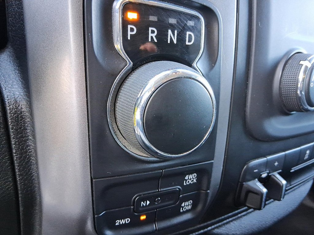 2023 Ram RAM 1500 Classic Crew Cab 4x4 (DS) SLT (140.5 WB 5'7 Box) SWB in Stratford, Ontario - 15 - w1024h768px