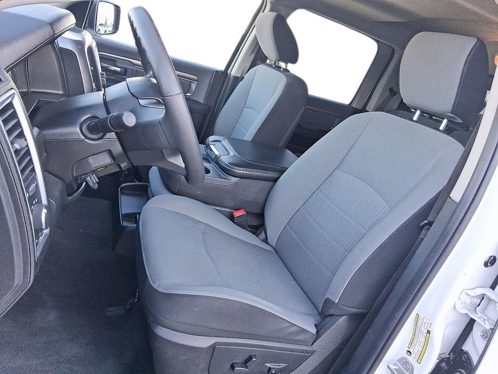 2023 Ram RAM 1500 Classic Crew Cab 4x4 (DS) SLT (140.5 WB 5'7 Box) SWB in Stratford, Ontario - 8 - w1024h768px