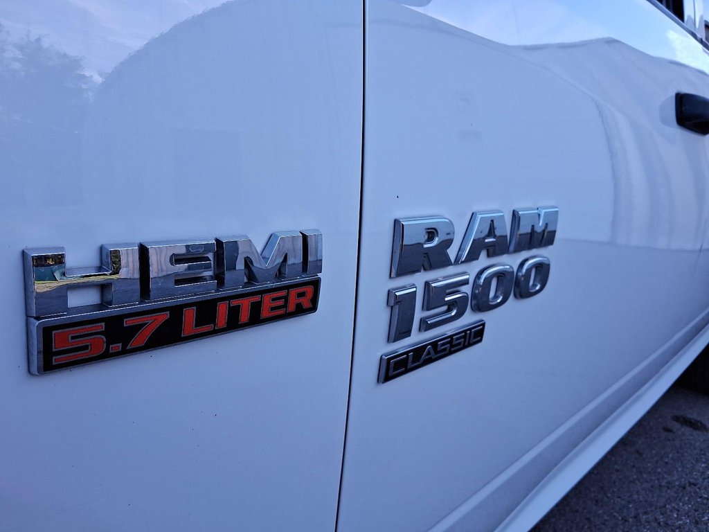 2023 Ram RAM 1500 Classic Crew Cab 4x4 (DS) SLT (140.5 WB 5'7 Box) SWB in Stratford, Ontario - 6 - w1024h768px