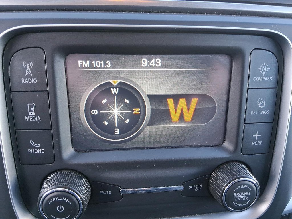 2023 Ram RAM 1500 Classic Crew Cab 4x4 (DS) SLT (140.5 WB 5'7 Box) SWB in Stratford, Ontario - 19 - w1024h768px