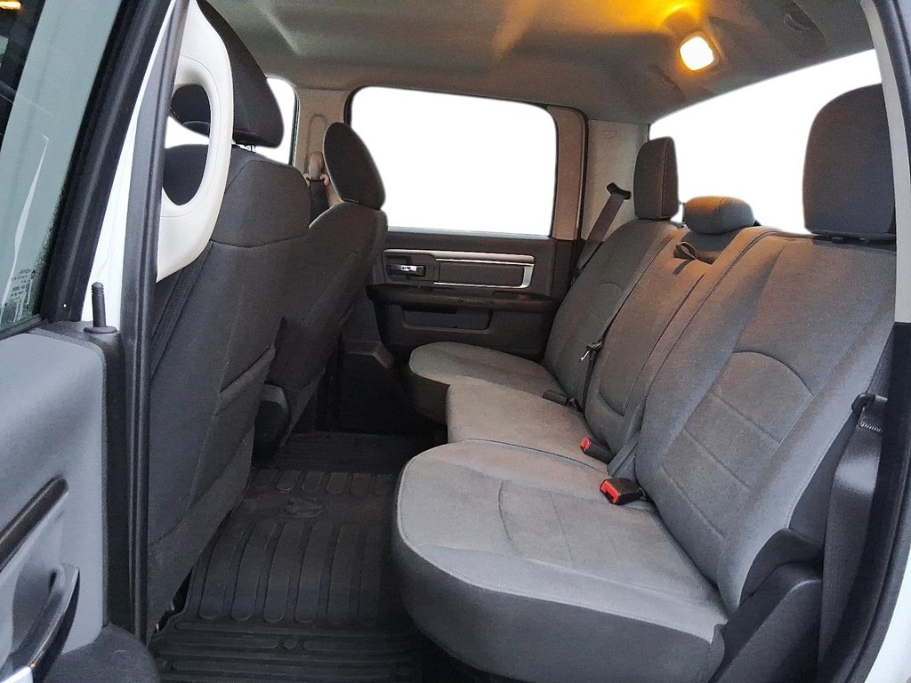 2023 Ram RAM 1500 Classic Crew Cab 4x4 (DS) SLT (140.5 WB 5'7 Box) SWB in Stratford, Ontario - 9 - w1024h768px