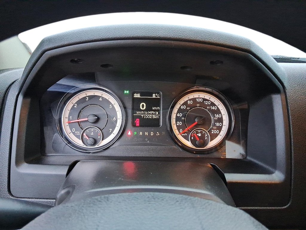 2023 Ram RAM 1500 Classic Crew Cab 4x4 (DS) SLT (140.5 WB 5'7 Box) SWB in Stratford, Ontario - 14 - w1024h768px