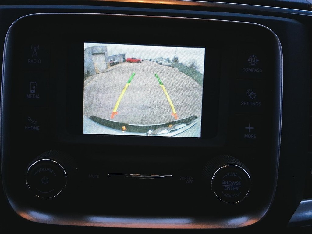 2023 Ram RAM 1500 Classic Crew Cab 4x4 (DS) SLT (140.5 WB 5'7 Box) SWB in Stratford, Ontario - 20 - w1024h768px