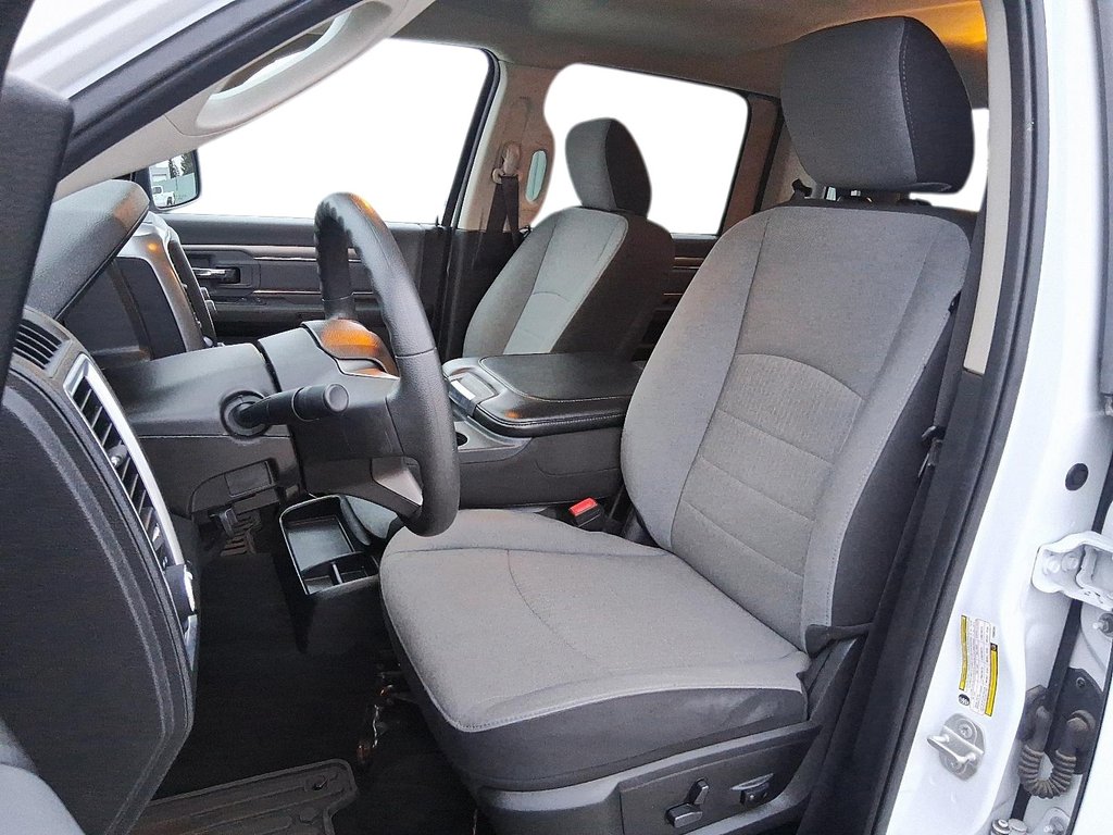 2023 Ram RAM 1500 Classic Crew Cab 4x4 (DS) SLT (140.5 WB 5'7 Box) SWB in Stratford, Ontario - 8 - w1024h768px